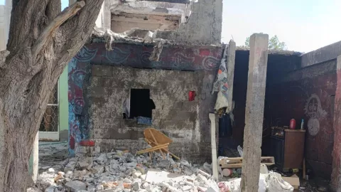 Torreón Rescatan a mujer embarazada de incendio en colonia Aviación.jpg