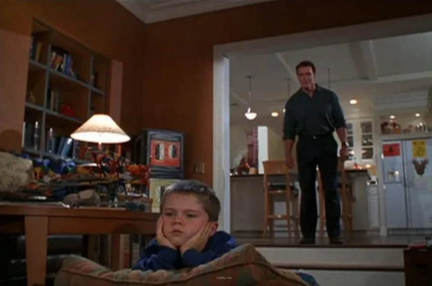 Escena de la película ‘El Regalo Prometido’ (Jingle All The Way) por Azteca 7.