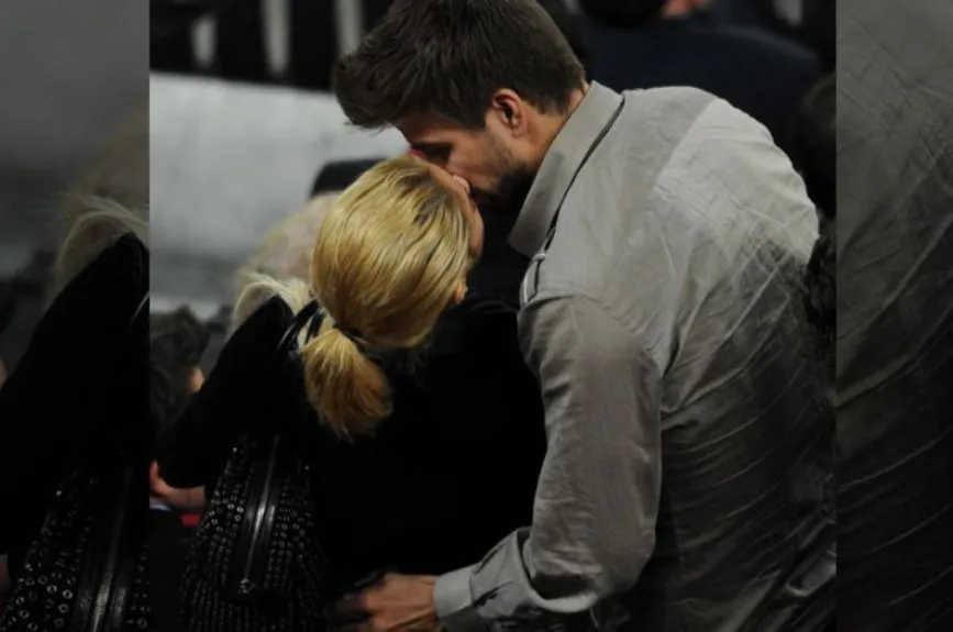 Shakira y Pique beso.jpg