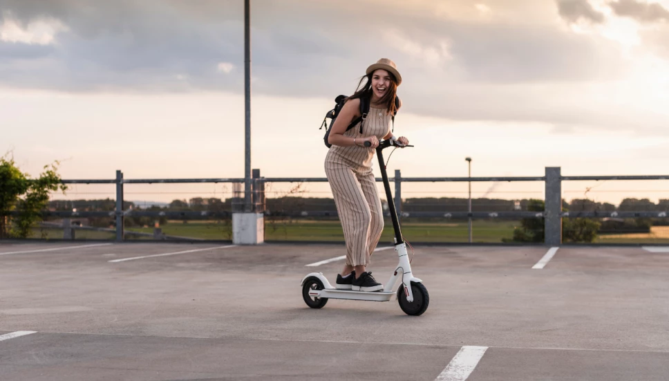 Estas son las reglas que deben seguir quienes conducen scooters en Guadalajara