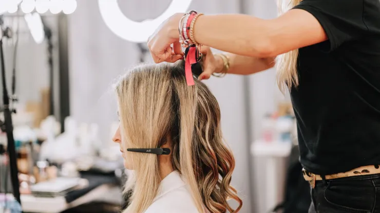 Tu cabello refleja tu energía vital: cuidarlo armoniza cuerpo, mente y entorno. Por eso, el Feng Shui recomienda cuidarlo con paciencia.