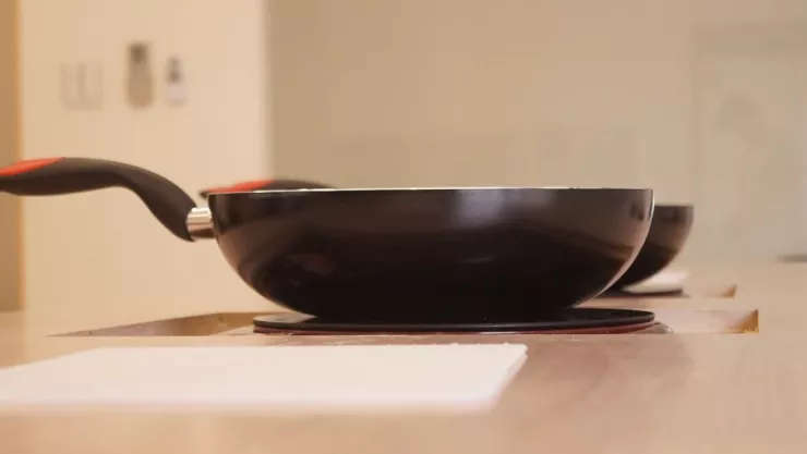 Así puedes convertir un sartén viejo en uno nuevo
