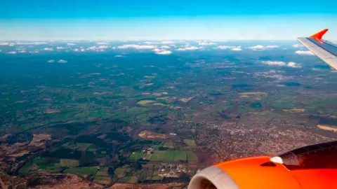 Abuela espera a los 4 niños desaparecidos en accidente aéreo