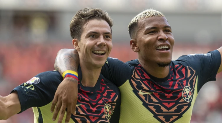 Roger Martínez y Sebastián Córdova con América