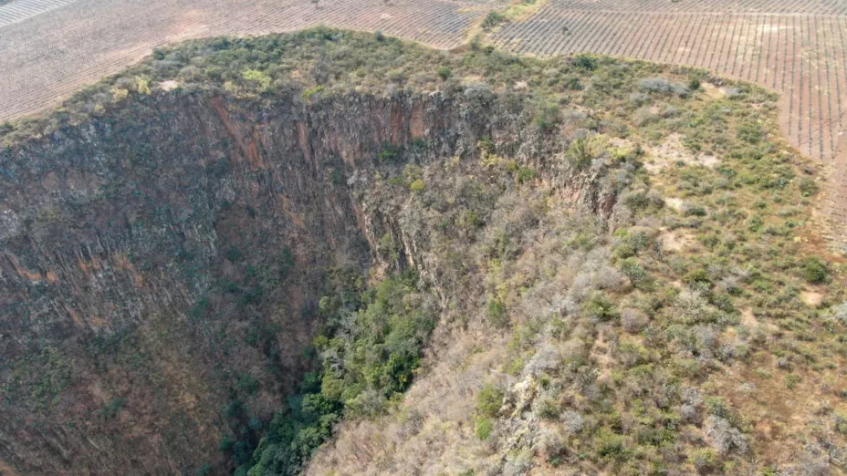 Rescatan a 12 turistas que quedaron varados en la cascada El Salto del Nogal, en Tapalpa