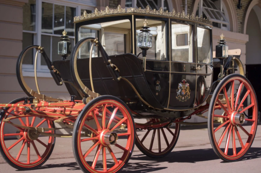 Ascot Landau es un carruaje tirado por caballos que normalmente se utiliza en las bodas reales de Reino Uindo.