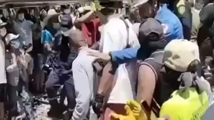 Rescatan a niña de 3 años tras más de 100 horas bajo los escombros en Colombia