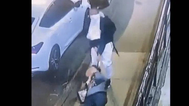 Imágenes FUERTES_ Mujer es estrangulada con un cinturón en las calles de Nueva York.jpg