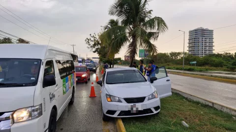 Tráfico lento en Boulevard Colosio tras accidente en Cancún HOY 19 de junio