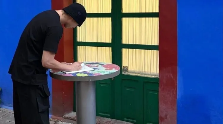 RM LÍDER DE BTS VISITÓ LA CASA AZUL FRIDA KAHLO.jpg