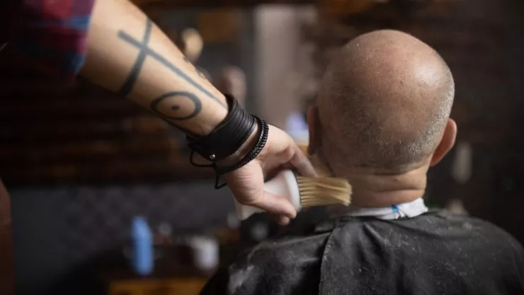 Barberia con twerk y alcohol