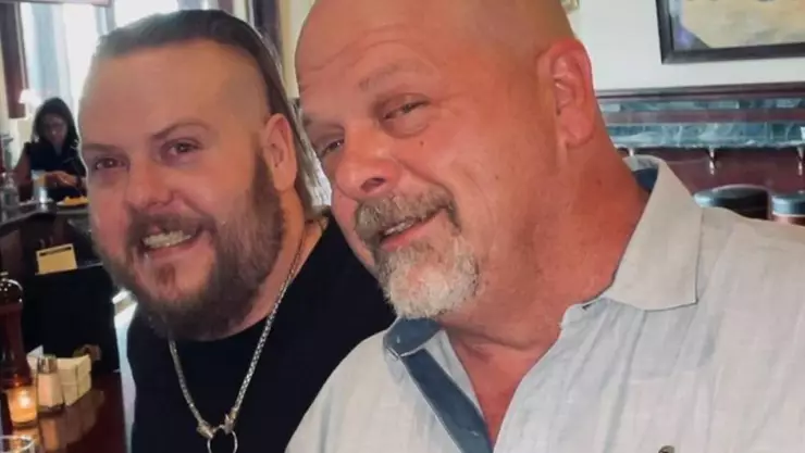 Rick Harrison junto a su hijo Adam