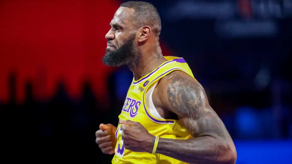 El delantero de los Lakers de Los Ángeles LeBron James.