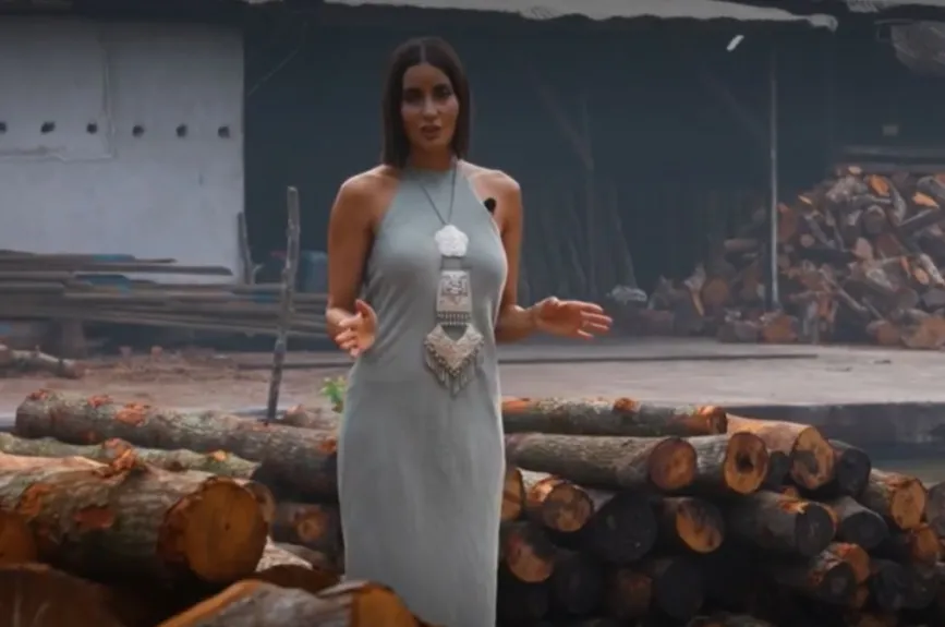 Sus outfits son una inspiración para explorar el mundo de la moda, sin olvidar nuestras raíces y la cultura que nos rodea.