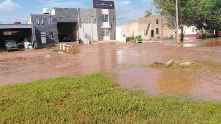 Colonias de Tepatitlán bajo el agua por desbordamiento del río HOY 29 de agosto