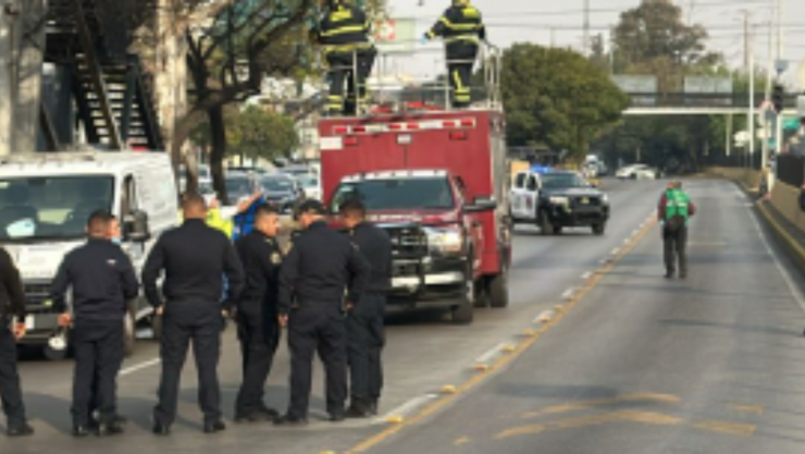 Bomberos retiran cuerpo del puente sobre Circuito Interior