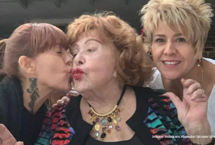 silvia pinal con sus hijas