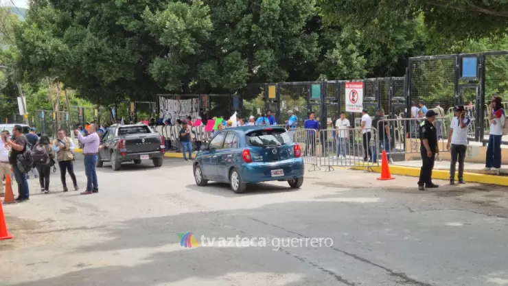 Prestadores de servicio de Puerto Vicente Guerrero protestan en Chilpancingo; exigen no ser desalojados