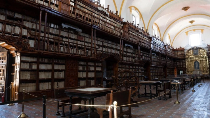 De las bibliotecas en América, la Palafoxiana es la más antigua; se ubica en Puebla