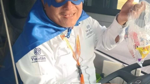 FOTOS Choferes de Va y Ven se disfrazan para celebrar el Dóa del Niño