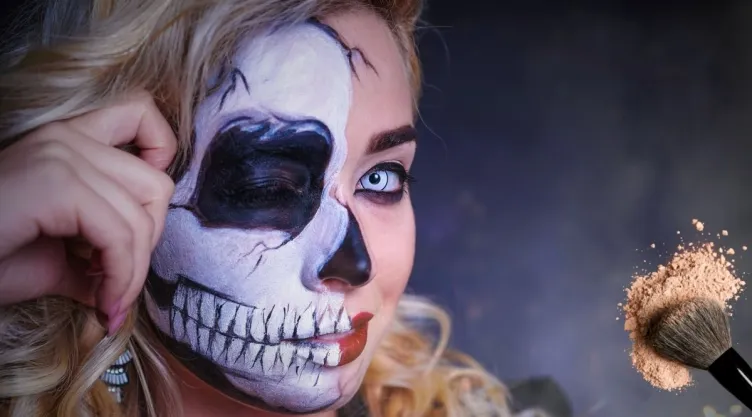 Cómo hacer que tu maquillaje de calavera neón dure toda la noche de Halloween.jpg