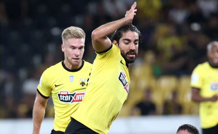 Rodolfo Pizarro en el AEK Atenas