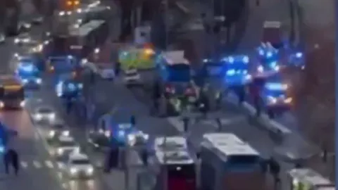 Autobús arrolla a varias personas en una parada en Estocolmo