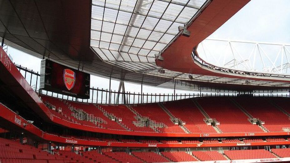 Arsenal firma a niño de 4 años