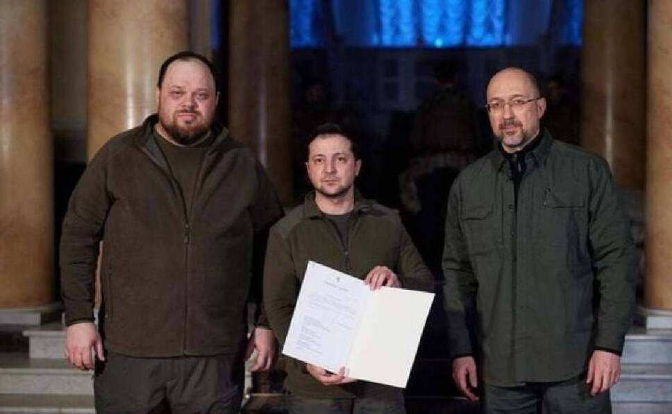Zelensky firma solicitud para que Ucrania ingrese a la Unión Europea