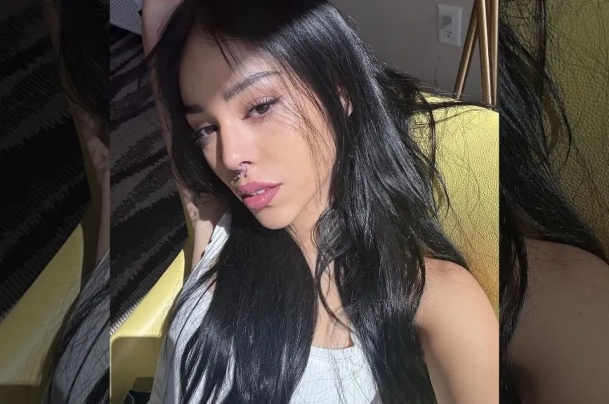 Danna Paola selfie.jpg