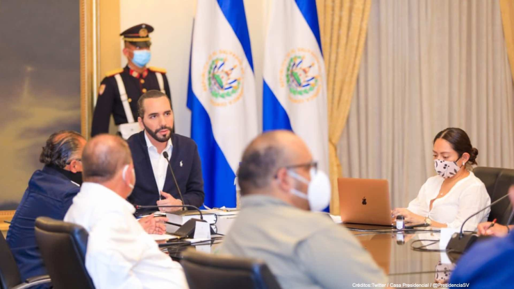 El Salvador contrata pacientes recuperados.jpg