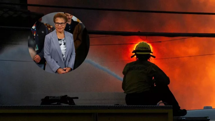 Karen Bass estaba en Ghana durante la catástrofe de incendios.
