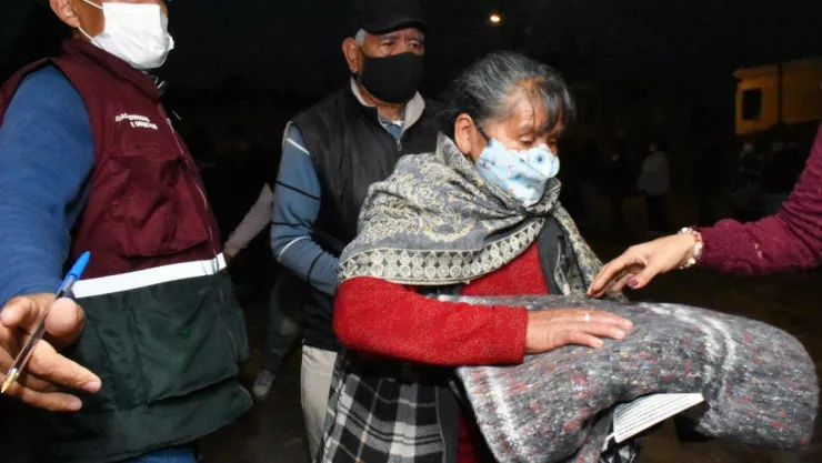 CDMX entrega comida y abrigo a personas en situación de calle