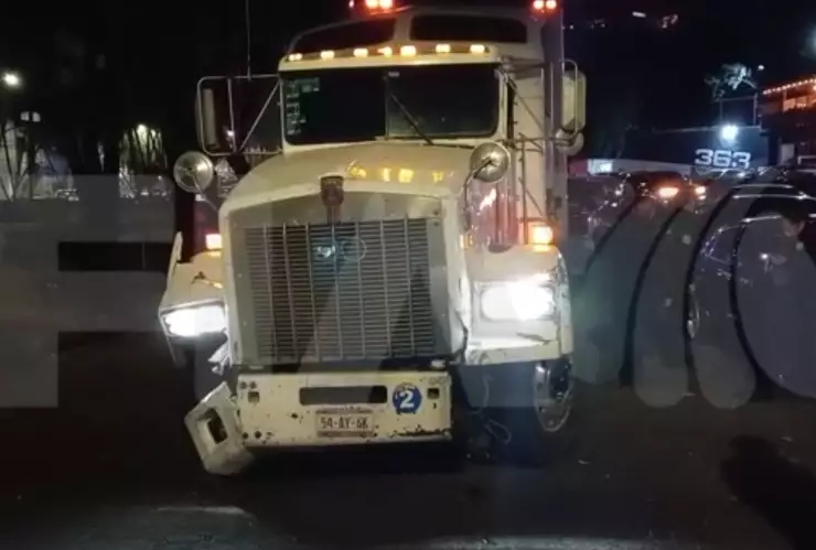 Tráiler causa múltiples choques tras persecución kilométrica en CDMX