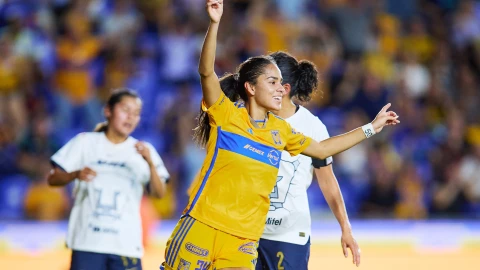 Maricarmen Reyes festeja gol con Tigres Femenil