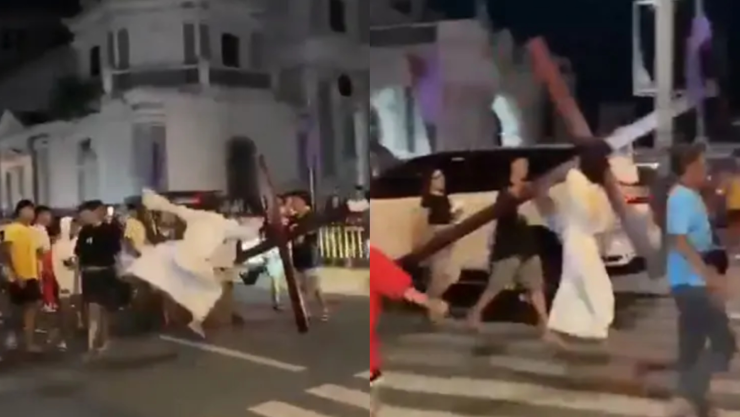 ¡Insólito Viacrucis 2025 viral! ‘Jesús’ da ‘patada voladora’ a joven que se ‘colgó' de la cruz.jpg