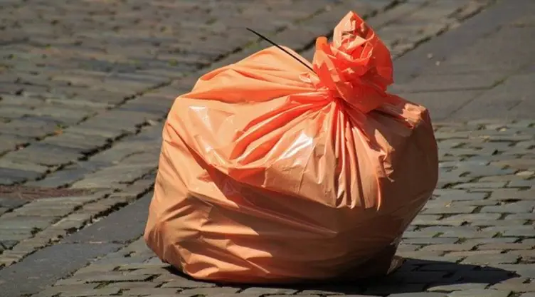 paquete basura bolsa.jpg