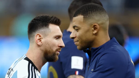 Lionel Messi y Kylian Mbapp&eacute; las dos figuras 
