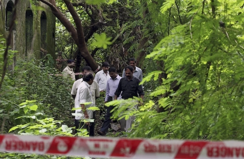 La fotoperiodista fue abusada sexualmente mientras su colega fue atado y golpeado