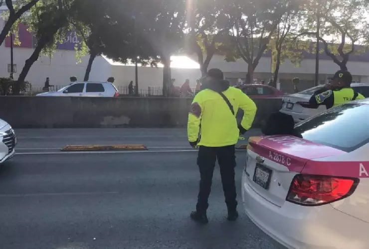 Un presunto asaltante murió en las calles de la GAM tras chocar contra un muro de contención.