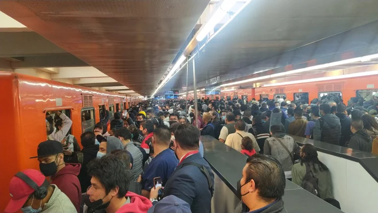 Metro CDMX: Muere al lanzarse a las vías en Boulevard Puerto Aéreo