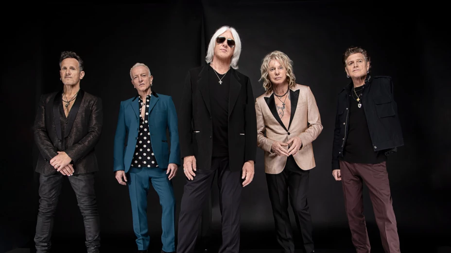 Fanáticos hacen fila para el concierto de Def Leppard en la Feria de León 2025, 18 de enero de 2025.png