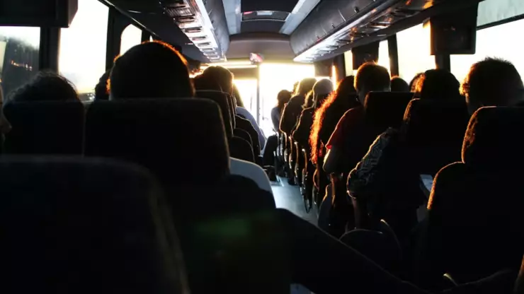 Video: Mueren 17 jóvenes estudiantes en trágico choque de autobús