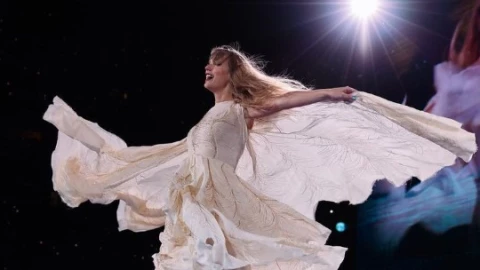 Es cierto que Timeless de Taylor Swift es sobre una saga de vampiros