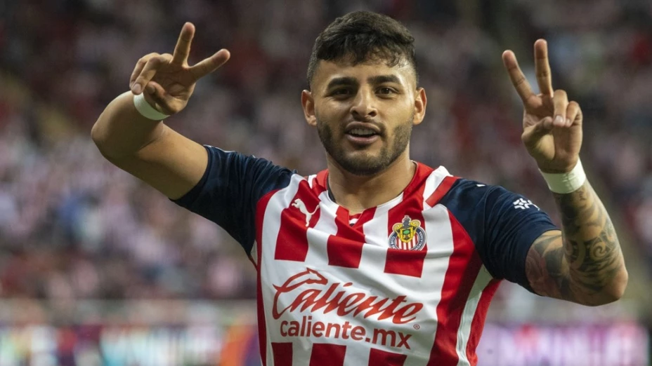Alexis Vega oficial renueva con Chivas 2024.