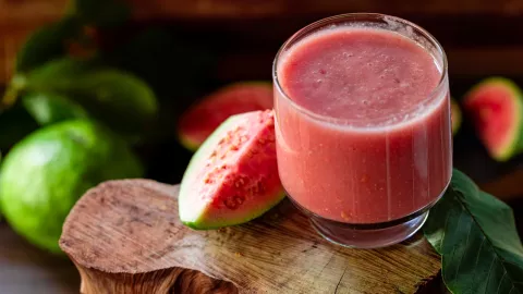 Jugo de guayaba con espinacas beneficios