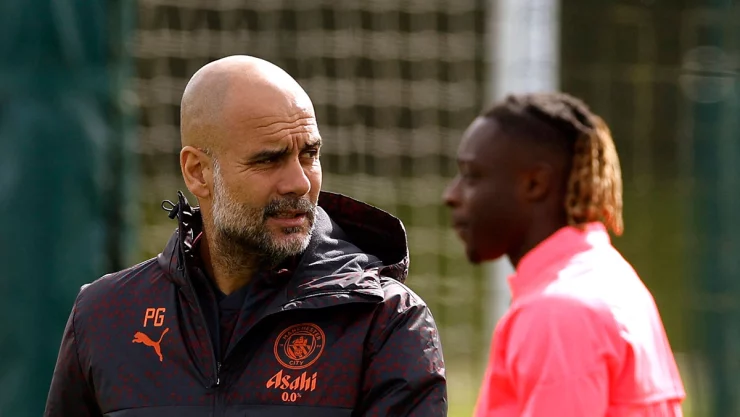 Pep Guardiola en el entrenamiento del Manchester City