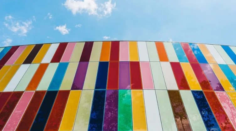 Los 3 colores que usan las personas inteligentes según la IA