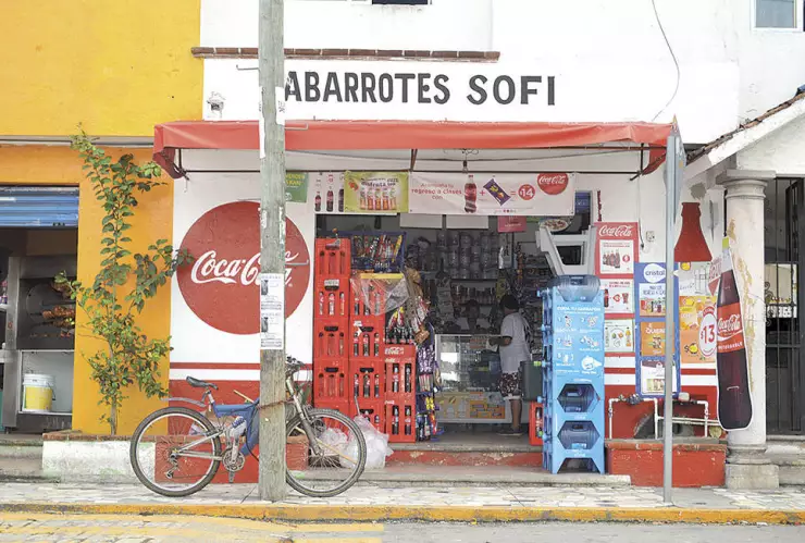 La posibilidad de cerrar varias actividades económicas podría ocasionar el cierre de 250 mil y 300 mil pequeños comercios en México