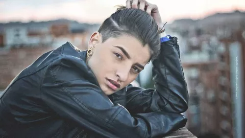 Mujer impacta en las redes sociales por su gran percido con Maluma. (VIDEO)